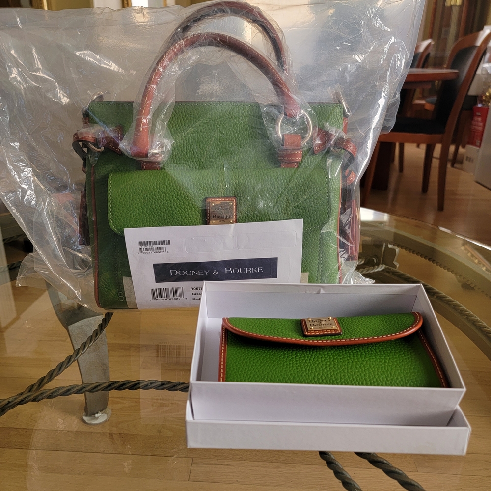 Dooney & Bourke NWT Medium Pocket Satchel w/ Wallet - Picture 3 of 16